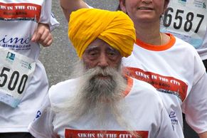 FOTO Maratonec Fauja Singh končí kariéru. Ve 101 letech