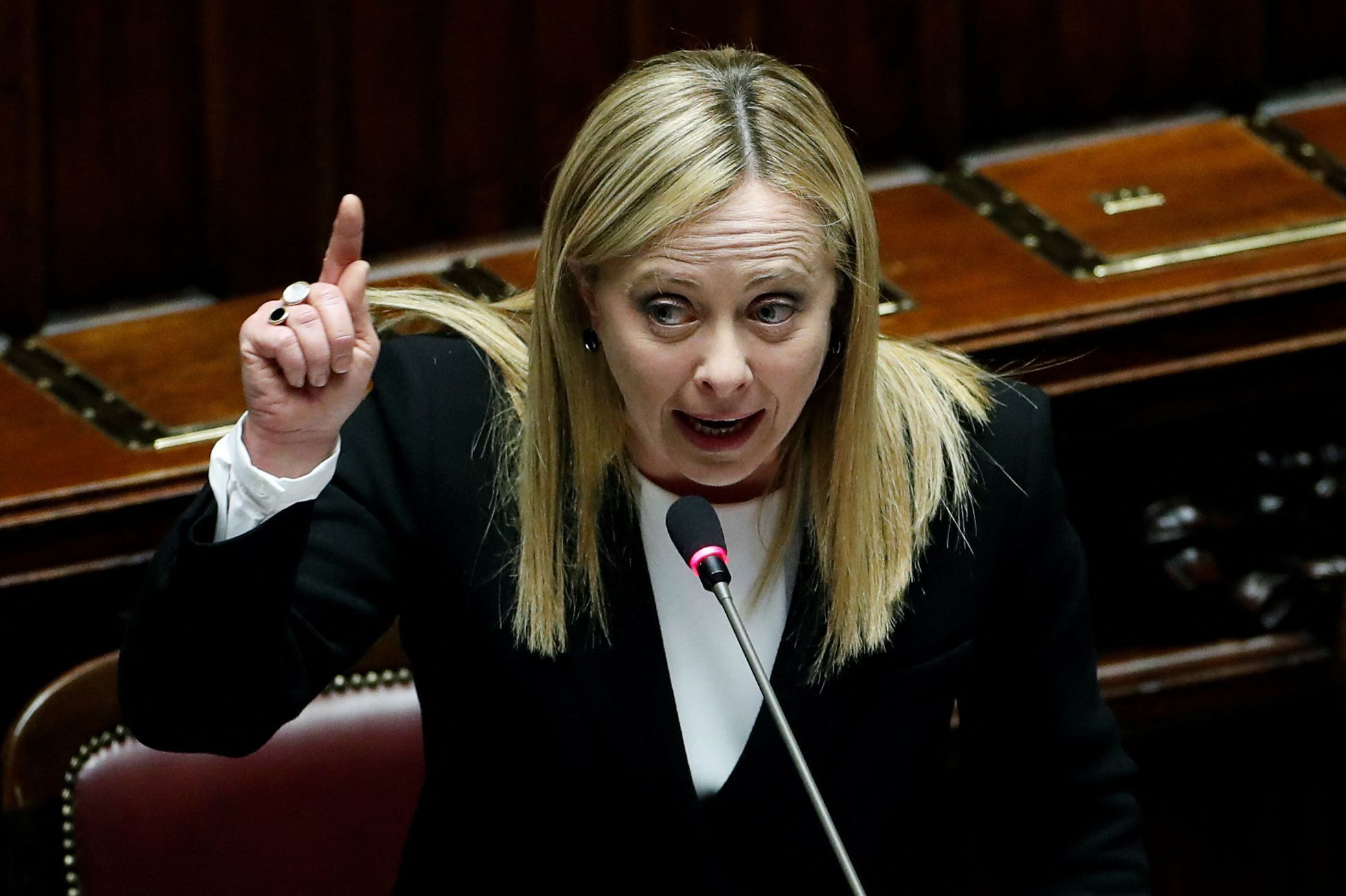 Italská premiérka Giorgia Meloniová během úterního projevu v parlamentu.