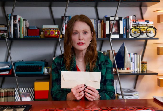 Julianne Moore jako Ingrid.