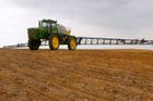 Brusel chce po Česku vrátit přes miliardu dotací pro zemědělce, resort nesouhlasí