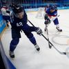 Sami Vatanen a Pavol Regenda v semifinále Slovensko - Finsko na ZOH 2022 v Pekingu