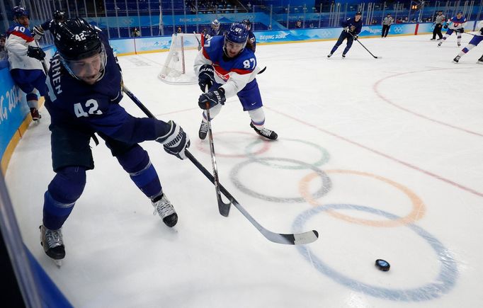 Sami Vatanen a Pavol Regenda v semifinále Slovensko - Finsko na ZOH 2022 v Pekingu