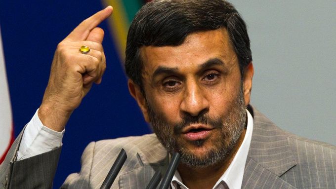 Mahmúd Ahmadínežád, íránský prezident, během projevu 15. května 2011.