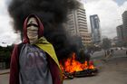Foto: Venezuelou otřásají nepokoje i v den Madurových voleb. Počet zraněných roste