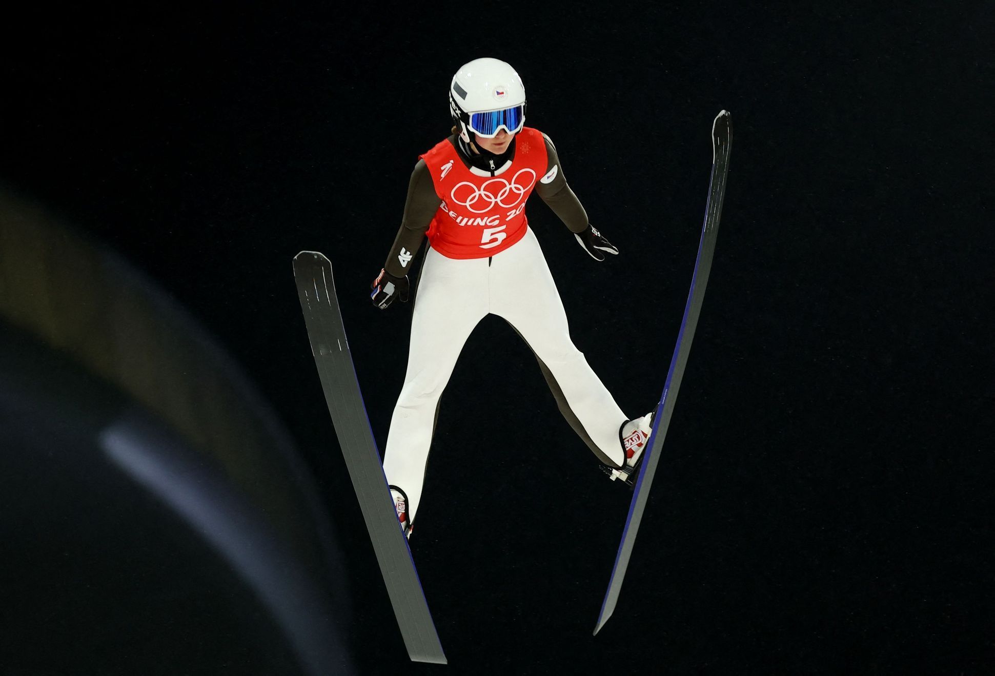 Skokanka na lyžích Klára Ulrichová trénuje v Pekingu za ZOH 2022