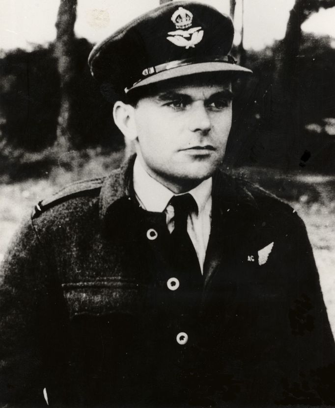 Plukovník Jaromír Foretník, navigátor 311. československé bombardovací perutě RAF.