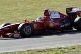 Ferrari F60 zdobí ve střední části "láhev od coca-coly".