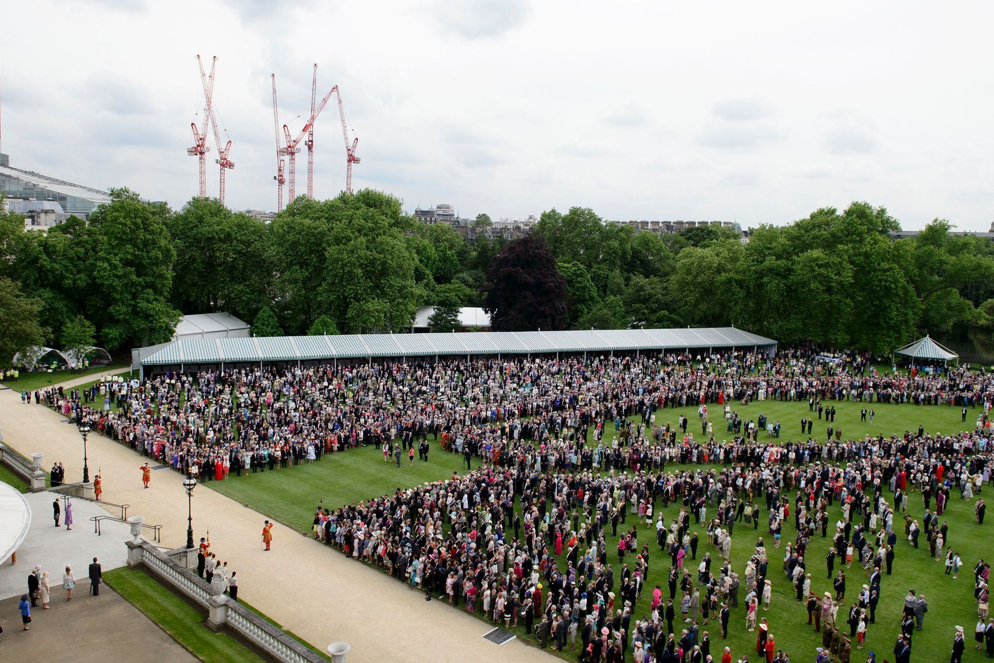 Garden párty u Buckinghamského paláce v Londýně