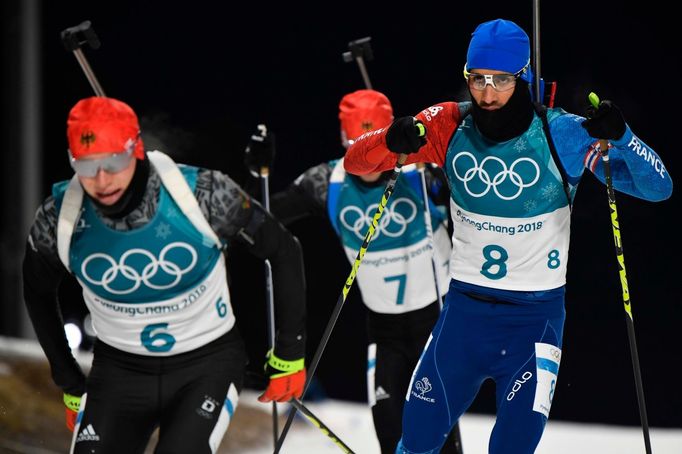 Martin Fourcade, Benedikt Doll a Simon Schempp ve stíhačce na ZOH 2018