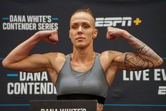 Češka sahala při debutu v UFC po senzaci, pak ji složil tvrdý úder