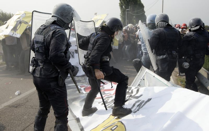 Italská policie zasáhla proti odpůrcům vojenské základny USA