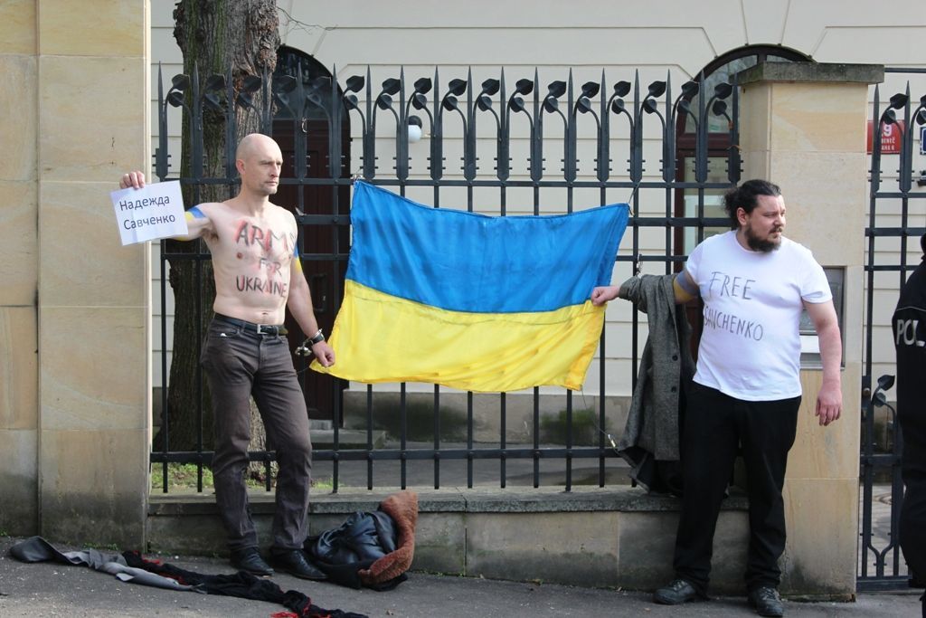 Protest před ruskou ambasádou