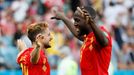 Dries Mertens a Romelu Lukaku se radují z prvního gólu Belgie.