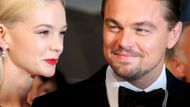 Carey Milligan a Leonardo DiCaprio před zahajovací projekcí letošního festivalu v Cannes rozdávali úsměvy. Festival poprvé začal filmem, který nebyl uveden ve světové premiéře.