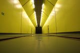 Delší ze dvou tunelů má sto metrů délky. Dokáží zde prý nasimulovat jakékoli počasí na světě.