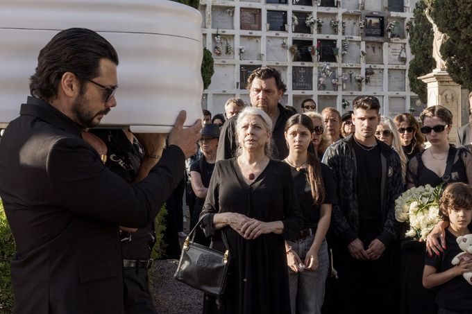 Z krimi série Dva hroby (2025).