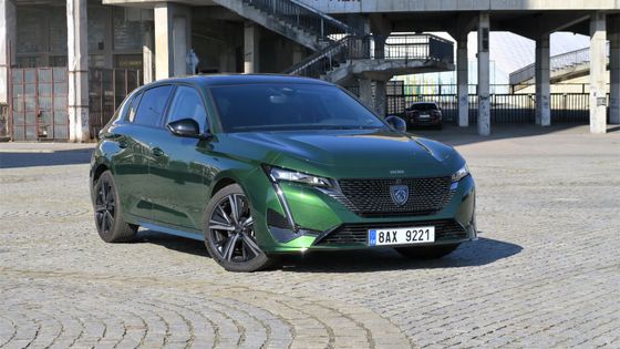 Válíš jako za mlada, starý brachu. Peugeot 308 je převlečený milovník starých pořádků