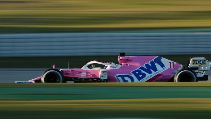 Sergio Pérez v Racing Pointu při prvních testech F1 v Barceloně 2020