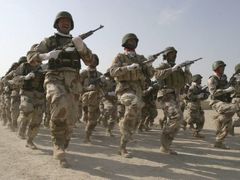 Irácká armáda při slavnostním nástupu