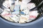 Z českých bank zmizelo „špinavých“ sto miliard. Policii se je nepodařilo zastavit