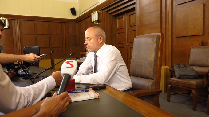 Soudce pražského vrchního soudu Pavel Zelenka vysvětluje, proč nemohl jako důkaz uznat odposlechy a že u Ratha šlo o korupční trestný čin.
