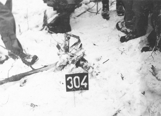 Fotoreprodukce snímku z vyšetřovacího spisu tehdejší KS SNB v Bratislavě, která zdokumentovala místo letecké nehody letu TABSO LZ101 na Sakrakopci v listopadu 1966.