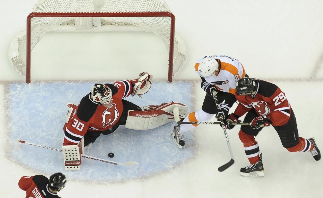 Devils - Flyers, 3. zápas Stanley Cup (Brodeur, van Riemsdyk)