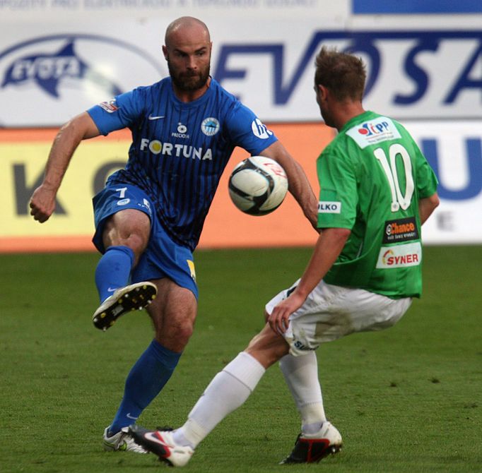 Souboj Nezmara s Jablonským v utkání Jablonec - Liberec