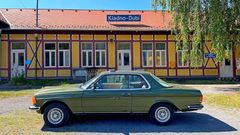 Mercedes-Benz 230 CE (C123 / W123) piano