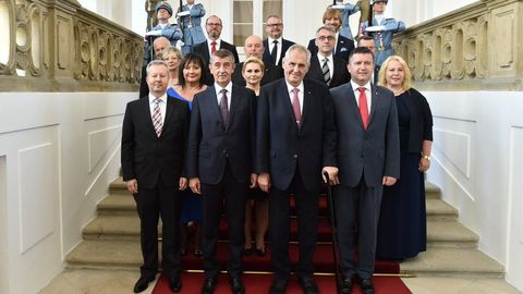 Hlasování o důvěře vládě. KSČM s Pražským hradem bude Putinovou pátou kolonou, říká Kalousek