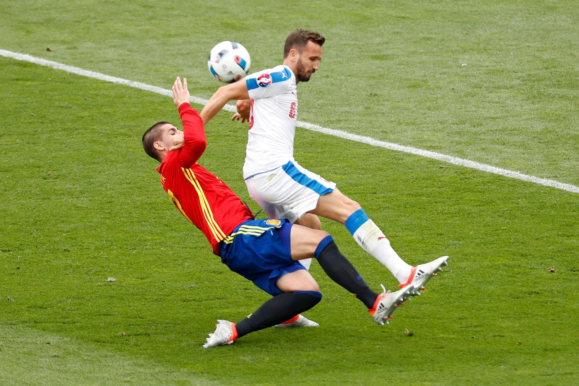 Euro 2016, Česko-Španělsko: Tomáš Sivok - Álvaro Morata