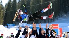 Markéta Davidová slaví s českým týmem titul mistryně světa ve vytrvalostním závodě na MS 2021
