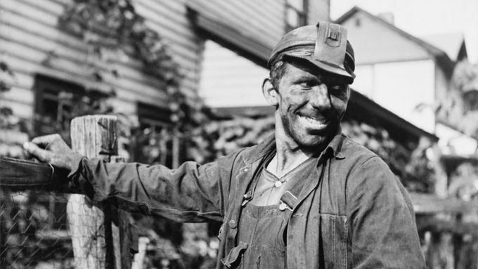 Šťastný horník v Západní Virginii, snímek z roku 1938.