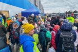 Právě do Polska míří z Ukrajiny vůbec nejvíc uprchlíků. Podle kanceláře polského premiéra Mateusze Morawieckého jich k 17. březnu našly v zemi útočiště téměř dva miliony.
