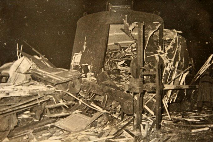 Trosky po srážce vlaků 608 a 653 u Stéblové 14. 11. 1960.