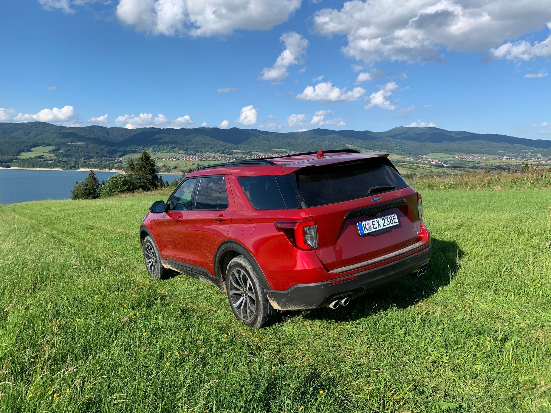 Máte rádi Ameriku? Monumentální Ford Explorer se vrací do Evropy a