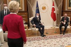 "Stalo se to, protože jsem žena." Von der Leyenová promluvila o návštěvě u Erdogana
