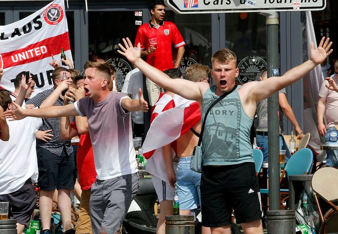 Euro 2016, Rusko-Anglie: výtržnosti anglických fanoušků před zápasem v Marseille