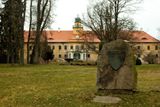 Štědrá je obec, která má 550 obyvatel, rozpočet deset milionů korun na rok a bývalé šlechtické sídlo s barokní zahradou.