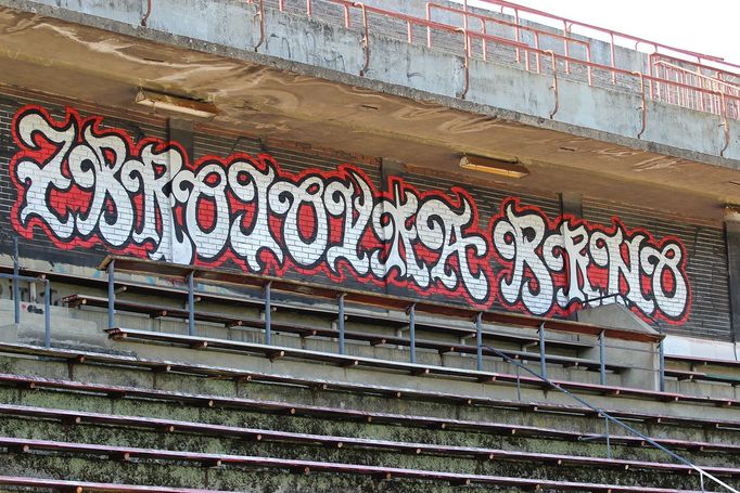 Legendární fotbalový stadion Za Lužánkami v Brně.