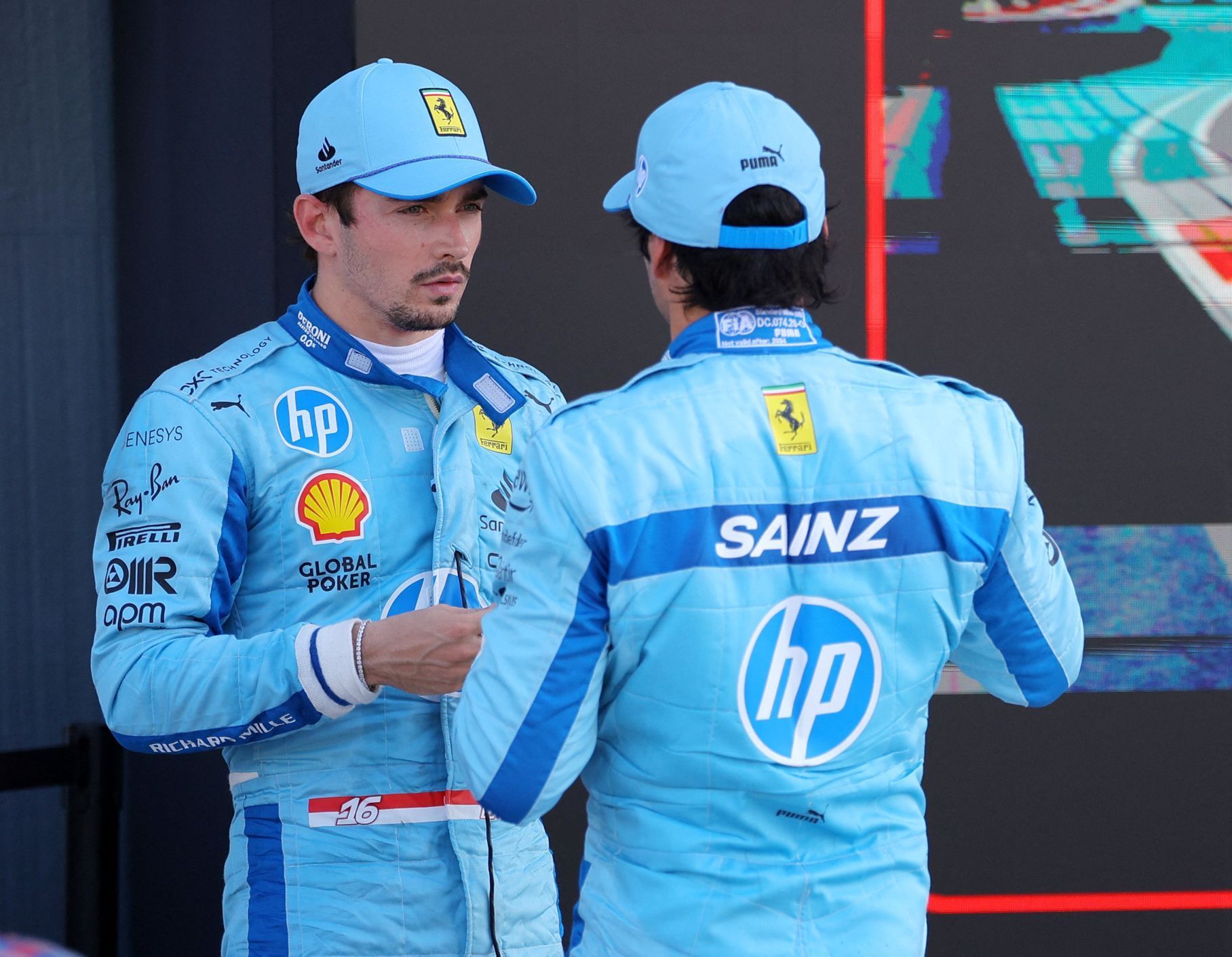 Piloti Ferrari Charles Leclerc a Carlos Sainz junior po kvalifikaci na VC Miami F1 2024