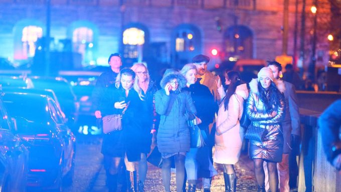 Policejní zásah v centru Prahy po střelbě na Filozofické fakultě UK.