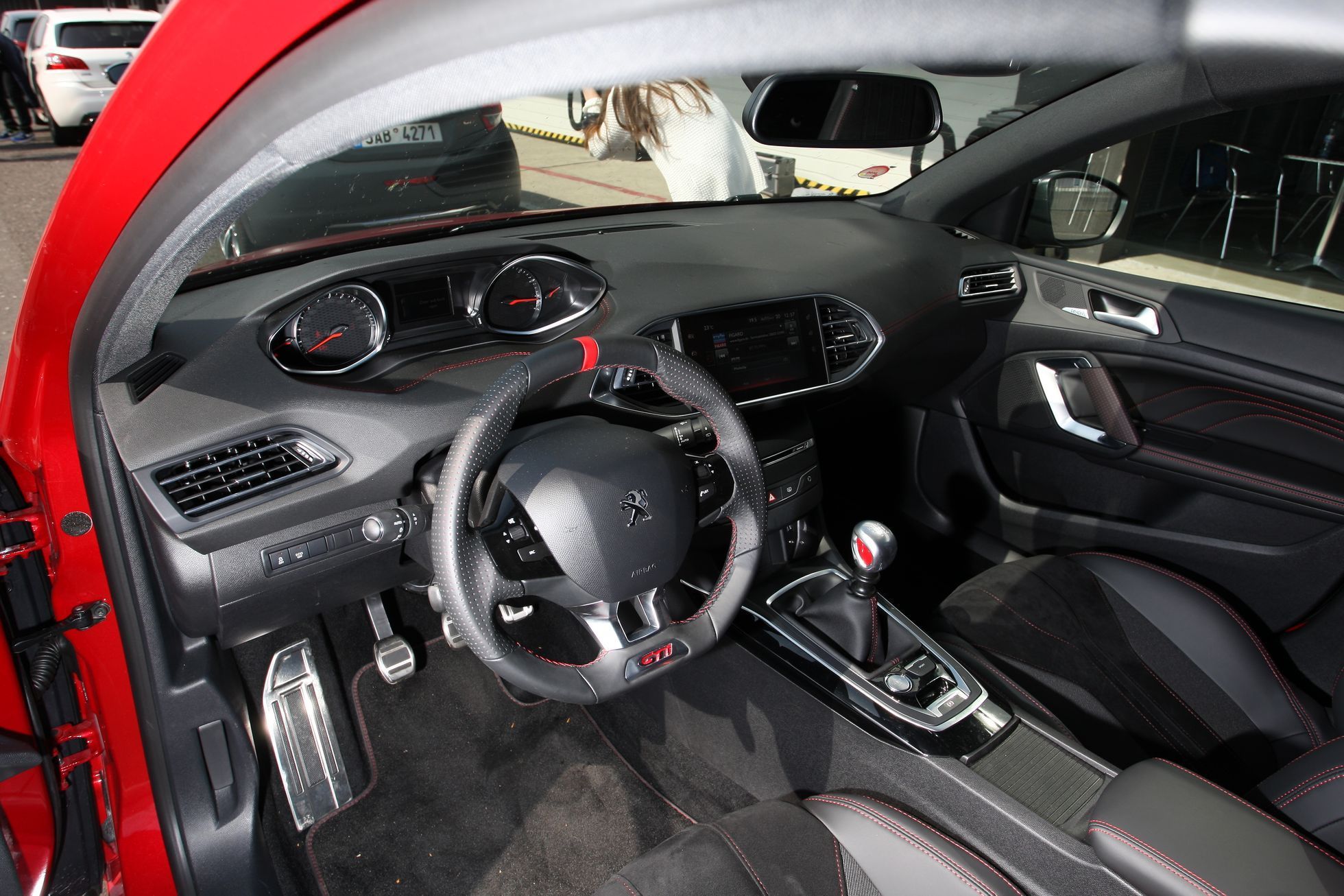 Peugeot 308 GTI - 2 interiér