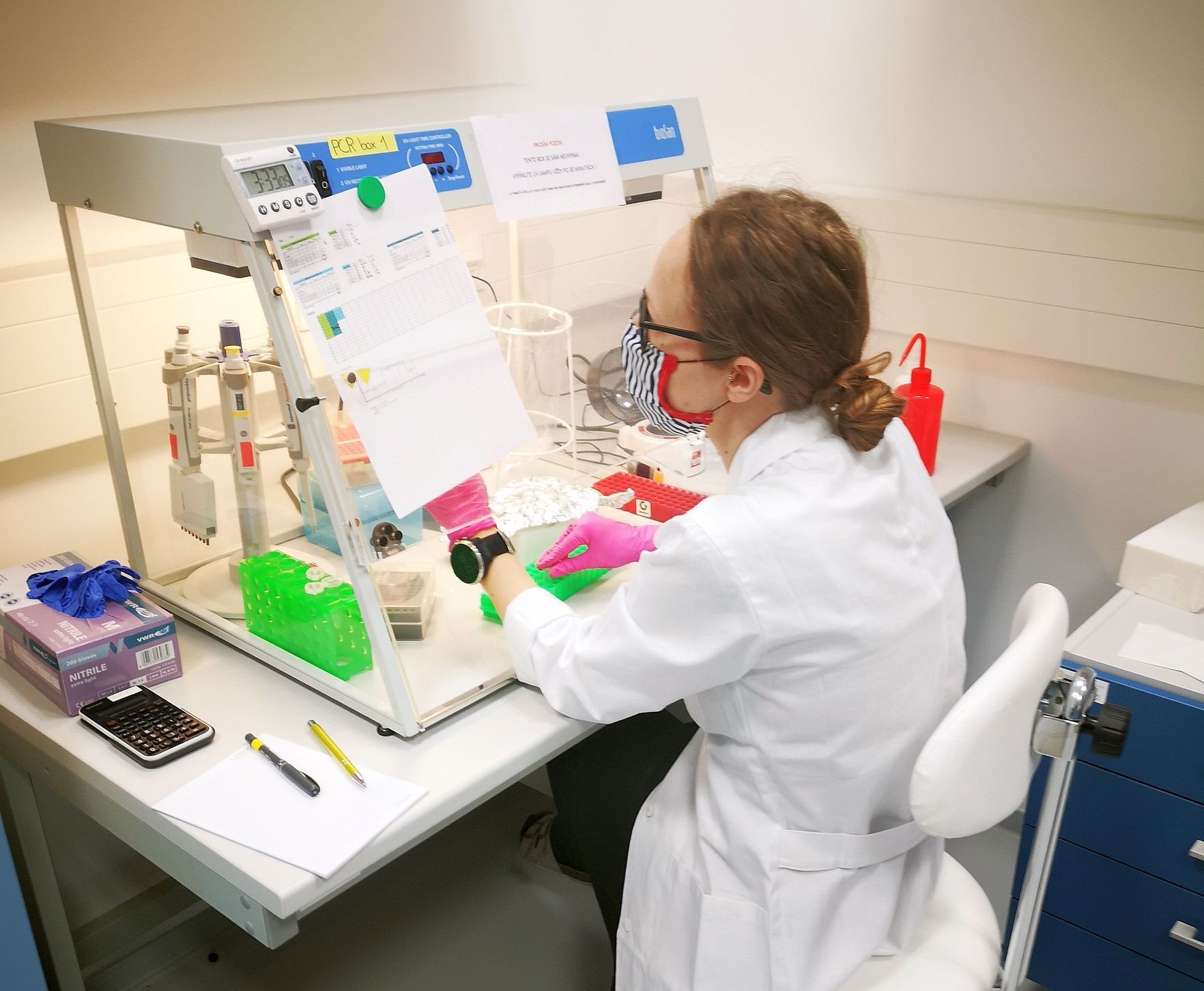 Koronavirus - BIOCEV testuje vzorky