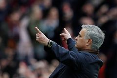 Citizens překonali hranici 100 gólů, United porazili Arsenal
