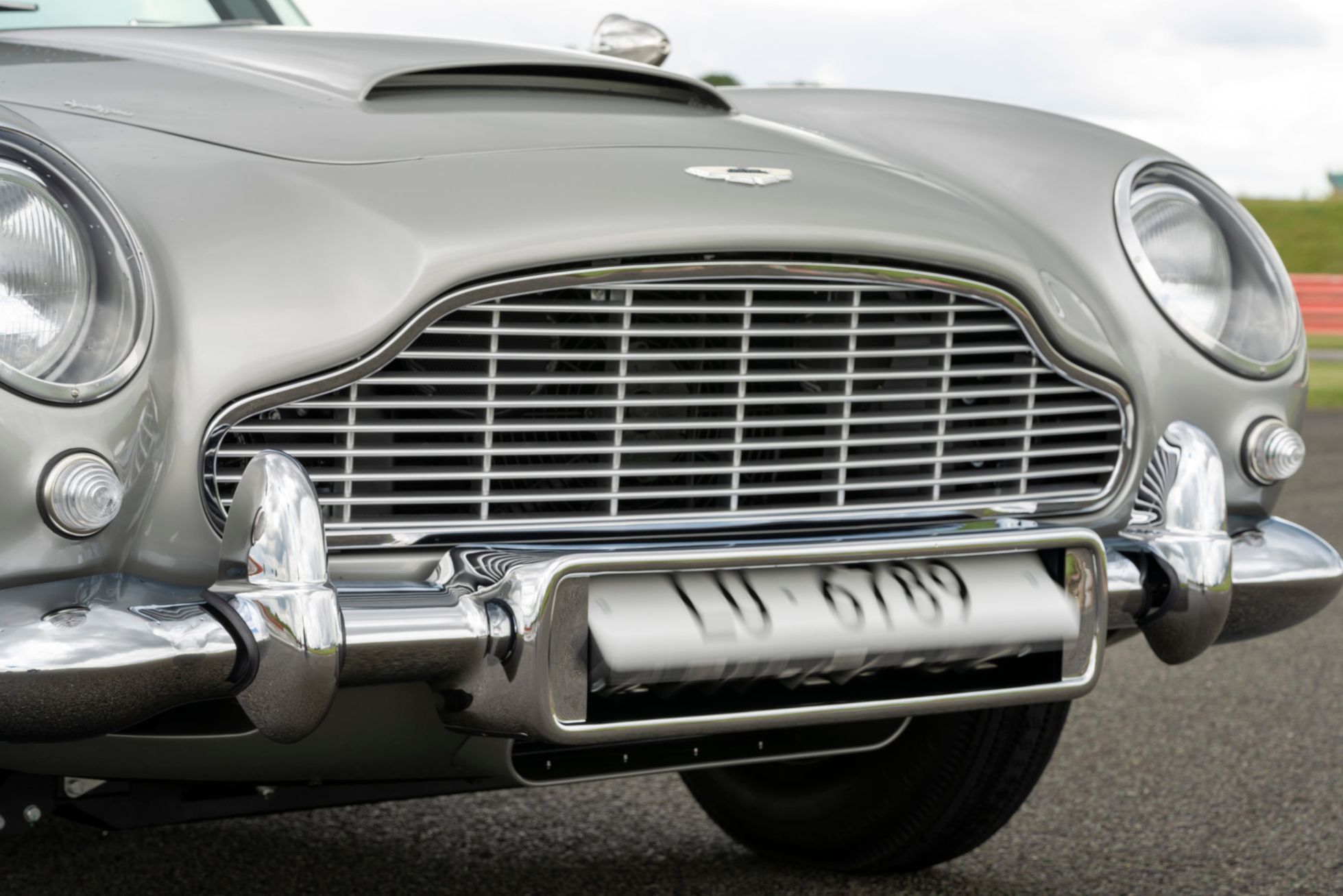 Aston Martin DB5 Bond Continuation