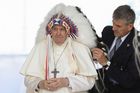 Obrazem: "Popsal jsem přece genocidu, ne?" Papež v Kanadě žádal o odpuštění