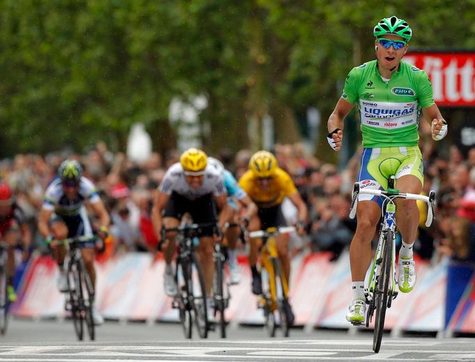 Slovenský cyklista Peter Sagan ze stáje Liquigas-Cannondale si dojel pro vítězství v Boulogne-sur-Mer během 99. Tour de France.