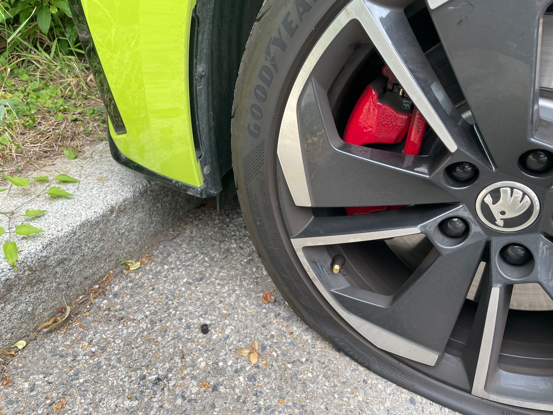 Vypouštění pneumatik auta EL značka Praha 6 Navigátorů