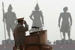 Embargo EU vůči Barmě hrozí blamáží. Kvůli vrtulníku